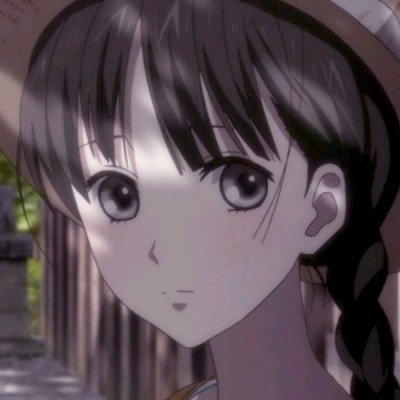 女子开车忘拉手刹把自己撞了